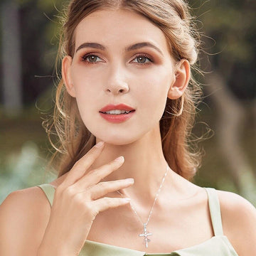 Classic Jewelry Gifts That Never Go Out of Style