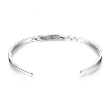 Pulsera de plata de ley con texto "Nada es imposible"