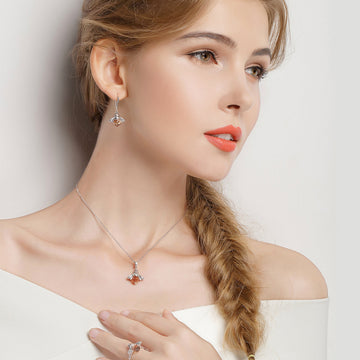 Choosing the Perfect Necklace: Matching Necklaces to Your Face Shape